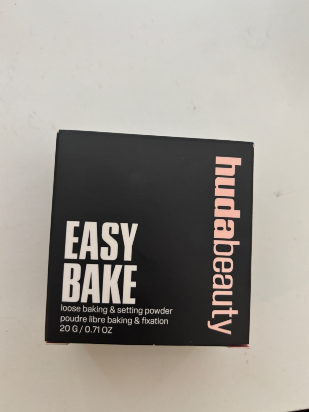 HUDA BEAUTY Cupcake Loose Setting Powder - Beige & Black